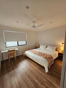 Self-Contained 2BR Guest Suite with On-site Parking