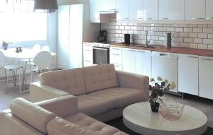 3 Bedroom Stunning Home In Kårböle