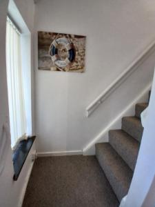 PREISTLEY HOUSE- CONTRACTORS ACCOMMODATION Entire 4 Bedroom House with free parking and up to 8 sleep- NO PARTIES ALLOWED