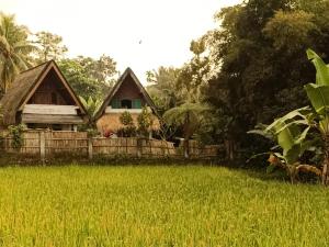 DBulan bungalows and kafe