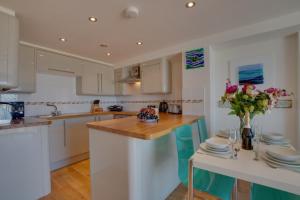 Over the Harbour 4 Fernlea Court