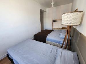 Dois quartos na quadra do mar na Enseada do Suá