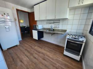 Dois quartos na quadra do mar na Enseada do Suá