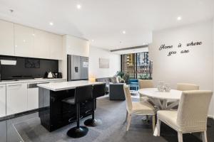 Stylish Southbank 2-Bed Flat w Balcony & Parking