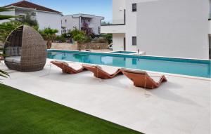 Amazing Home In Seget Vranjica 