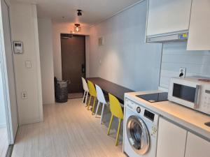 Modern Apt Near Seoul Station 3min I 20 off on long-term stay