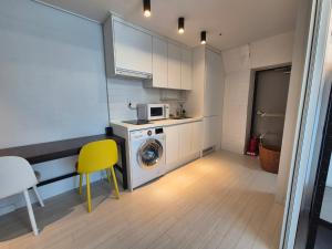 Modern Apt Near Seoul Station 3min I 20 off on long-term stay