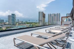 Modern Apartment with Marina & Beach Access