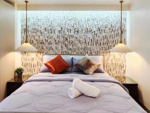 29c BGC Cozy Suite Steps Away From Major Malls with FREE Parking and Gym with Fast Wi-fi