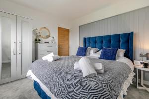 Rosen 7 Godrevy Court