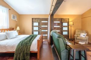 Cozy comfort at 106 Thacker St