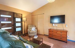 Cozy comfort at 106 Thacker St