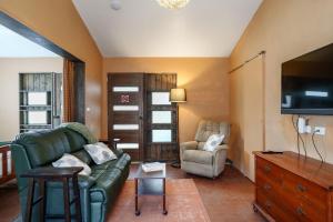 Cozy comfort at 106 Thacker St