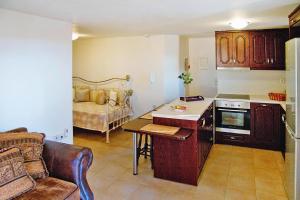Cretan Villa Near Beach for 10