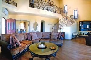 Cretan Villa Near Beach for 10