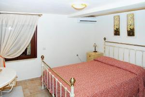 Cretan Villa Near Beach for 10