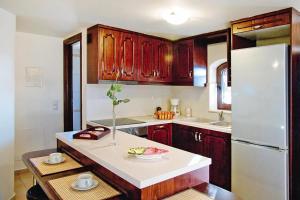 Cretan Villa Near Beach for 10