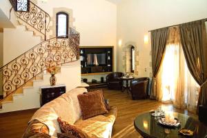Cretan Villa Near Beach for 10