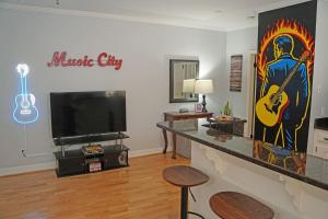 Historic Honky Tonk Hideaway