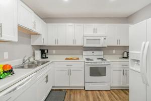 Cute & Cozy - Minutes from Downtown & BNA