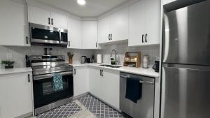 Cozy & Quiet Calgary 2BR Suite