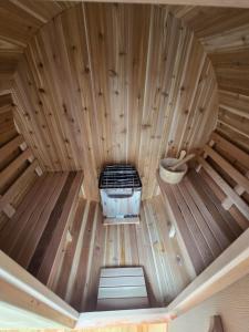 A Little R and R Private Sauna Cold and Hot Plunge