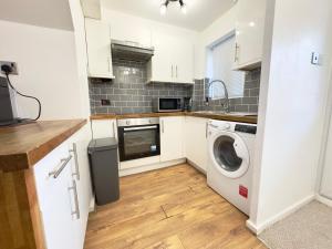 The Cozy Hideaway - 2 Bedroom apartment with garden in Orpington with free Parking