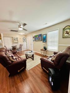 Family Cottage 1 mile to Carolina Beach