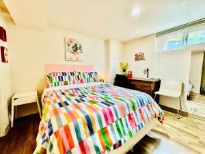 Cozy Private Room with Shared Bathroom on the 1st Floor - Conveniently Located near SeaTac Airport and Downtown