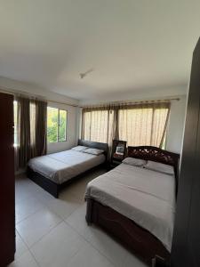 Amanecer Entre Montañas