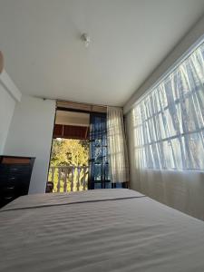 Amanecer Entre Montañas