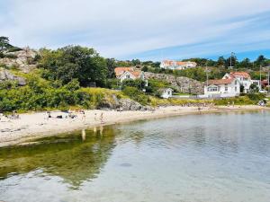 4 person holiday home in Rönnäng-By Traum