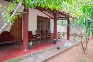 Sparrow House and Safari Resort