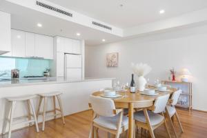 Flinders Wharf - River Views & Free Parking