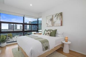 Flinders Wharf - River Views & Free Parking