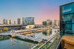 Flinders Wharf - River Views & Free Parking