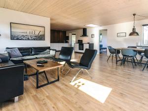 8 person holiday home in Ålbæk-By Traum