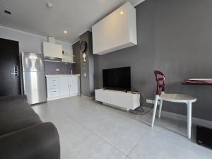 1 BR Condo in good location NV402