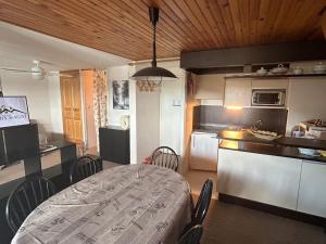 Appartement spacieux en montagne avec loggia, au cœur de la station, proche piste et lac - FR-1-814-62