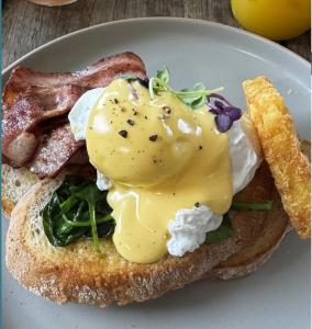 Nobbys Escape - Stunning Coastal Home