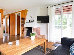 5 person holiday home in GLOMMEN-By Traum