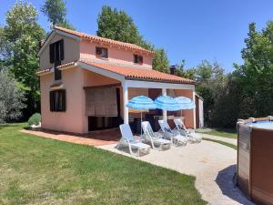 Charming Pool Home Near Pula