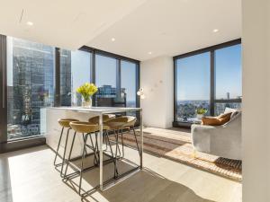 Matildas Skyview - Luxe 2BR, 2BA Near Crown