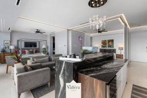 Pier 57, Style, Comfort & Rooftop Views