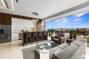 Pier 57, Style, Comfort & Rooftop Views