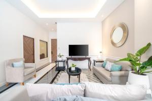 Sclass Penthouse Garden next to 7-11 Center Old City