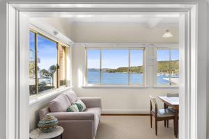 Fairlight 2-Bed Apartment Steps from the Beach