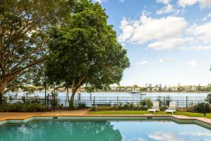 Riverside Loft 2Bed,2Bath Park Pool