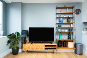 Relaxing 2 Bed 2 Bath Apartment by London Bridge