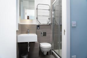 Relaxing 2 Bed 2 Bath Apartment by London Bridge